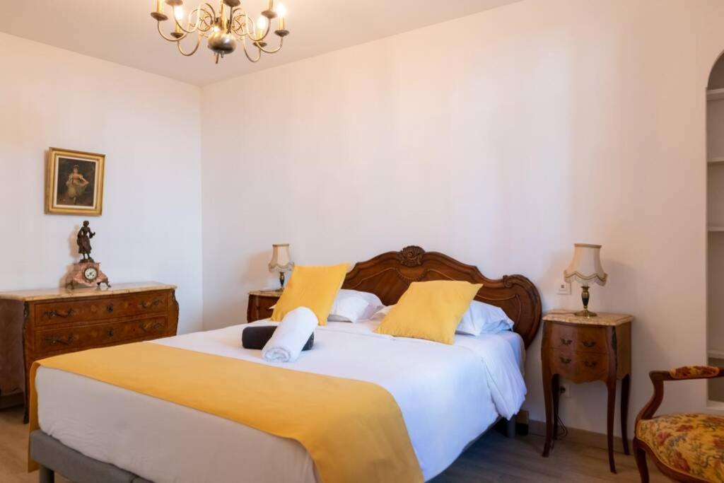 Bien D'Exception En Face Du Palais Des Papes Apartment Avignon Luaran gambar