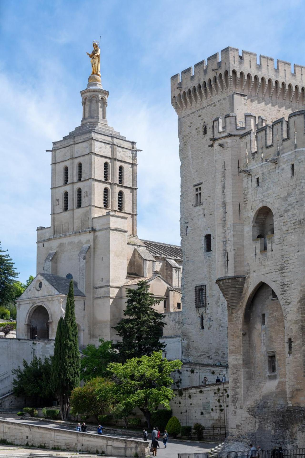 Bien D'Exception En Face Du Palais Des Papes Apartment Avignon Luaran gambar